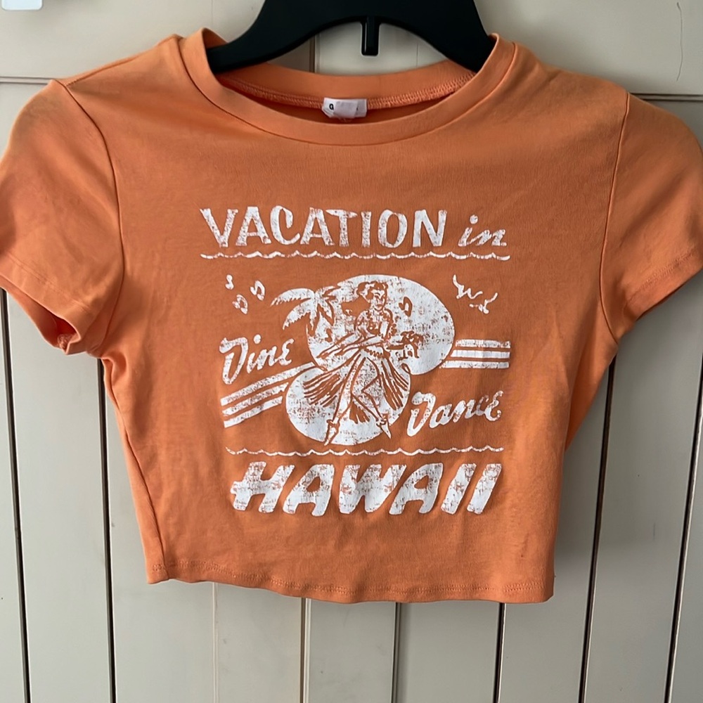Cute crop top worn once in Hawaiii, petite small